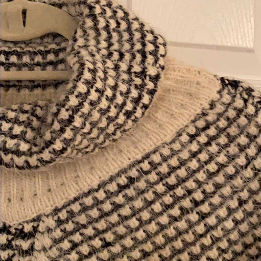 Buttery soft black and creme poncho - Picture 4 of 5